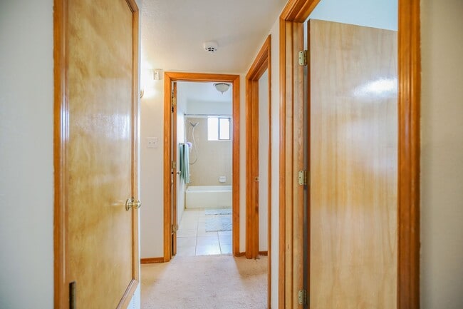 Building Photo - Spacious 3 Bedroom 2 bath with Solar Panels