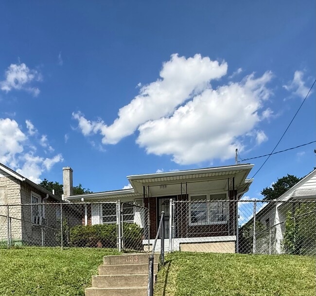 Building Photo - 1133 Lincoln Ave