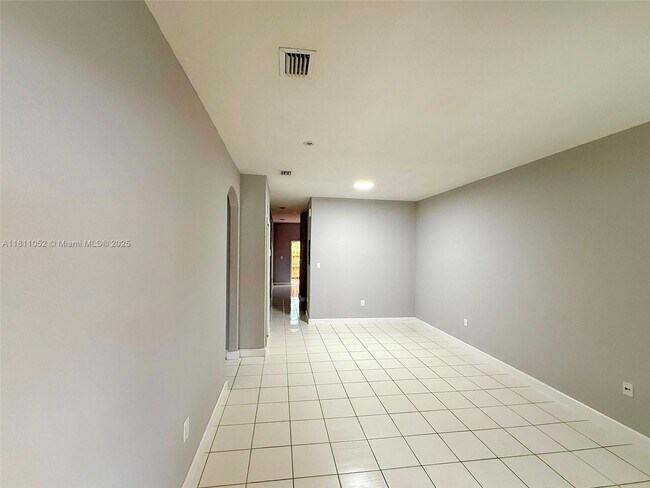 Building Photo - 1677 SE 27th Ct