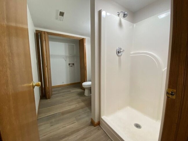Building Photo - $1,750 | 3 Bedroom, 2 Bathroom DUPLEX | NO...