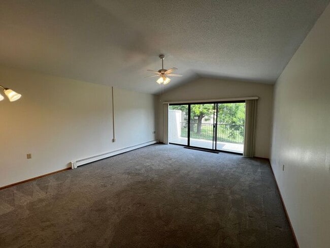 Building Photo - $1,500 | 3 Bedroom, 2 Bathroom Condo | Pet...