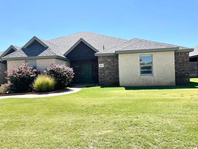 Primary Photo - 3 bed 2 bath Duplex - Lubbock Cooper ISD