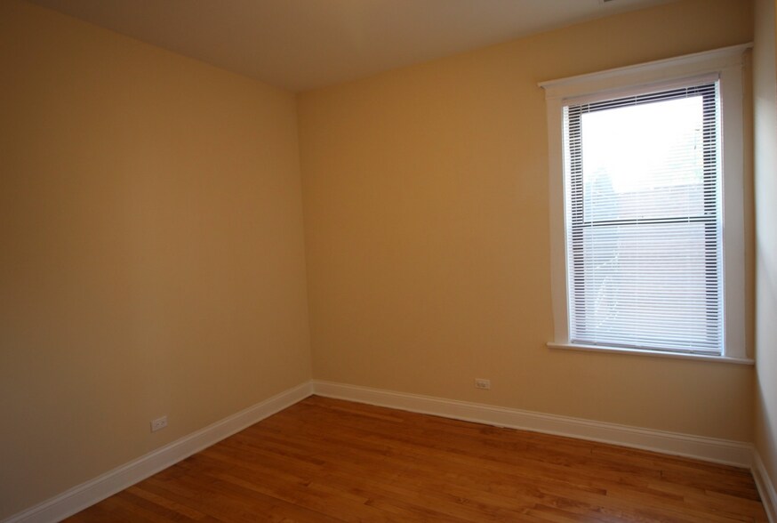 Second Bedroom - 6718 N Lakewood Ave