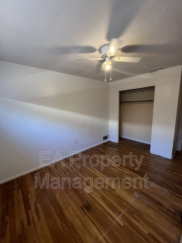 Building Photo - 2724 Tennessee St NE