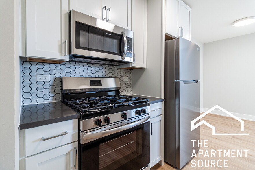 Building Photo - 540 W Aldine Ave