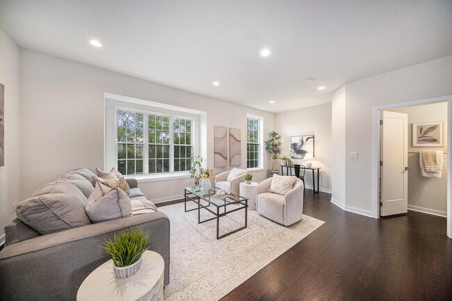 Building Photo - 2856 Ridington Rd