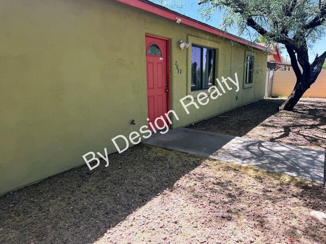 Building Photo - Modern 4 Bed 5 Bath Near UofA – Private Baths & Off-Street Parking