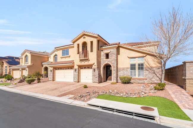 Building Photo - Fully Furnished Luxury Living with Expansive, Move-In Ready Comfort!