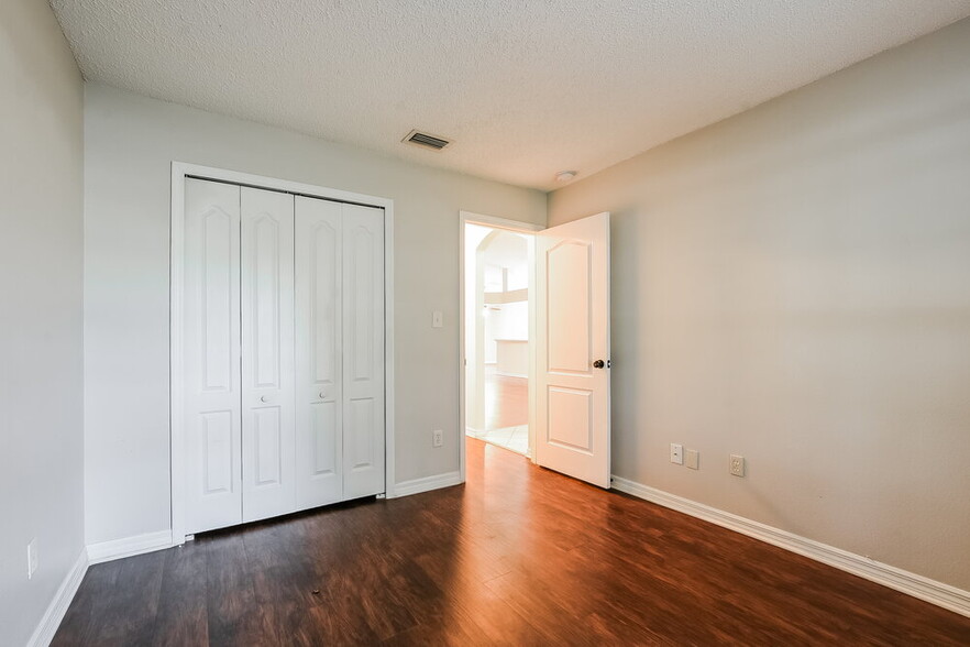 Building Photo - 92 Pine Forest Pl
