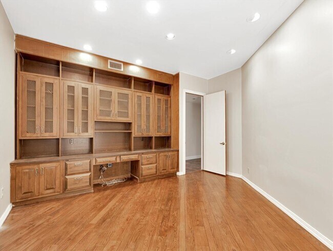 Building Photo - 5600 San Felipe St