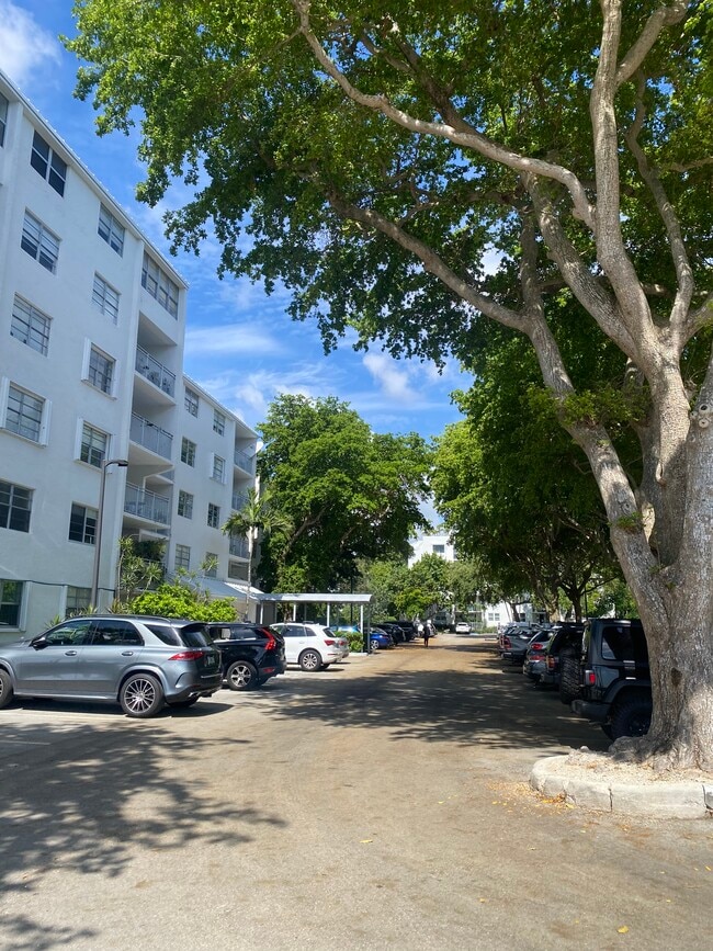 Building Photo - 750 NE 64th St