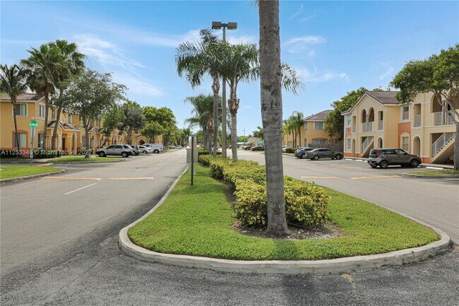 Building Photo - 2711 SE 16th Ave