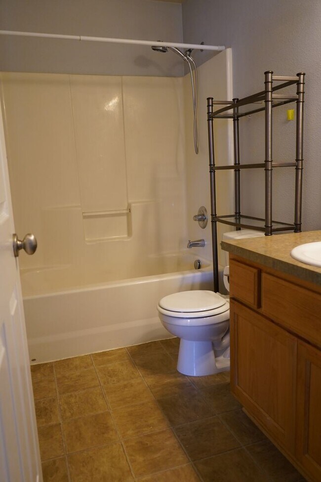 Building Photo - 4316 NE 58th Cir