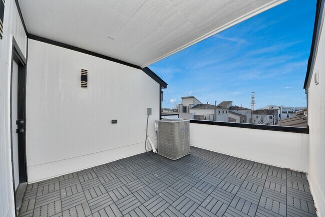 Building Photo - 3407 Hutchins St