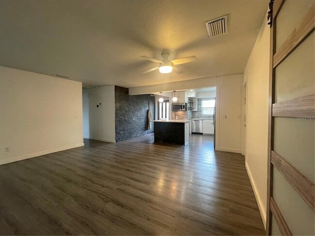 Building Photo - 3202 W Coachman Ave