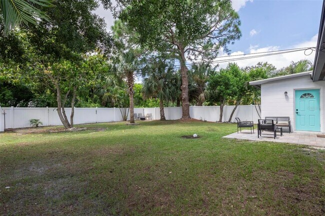 Building Photo - 5840 Dartmouth Ave N