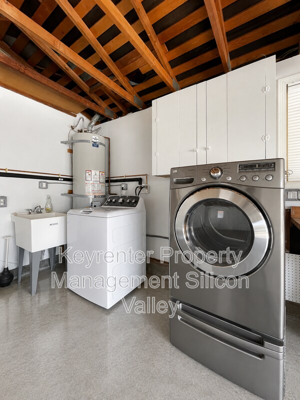Building Photo - 373 Redwood Ave