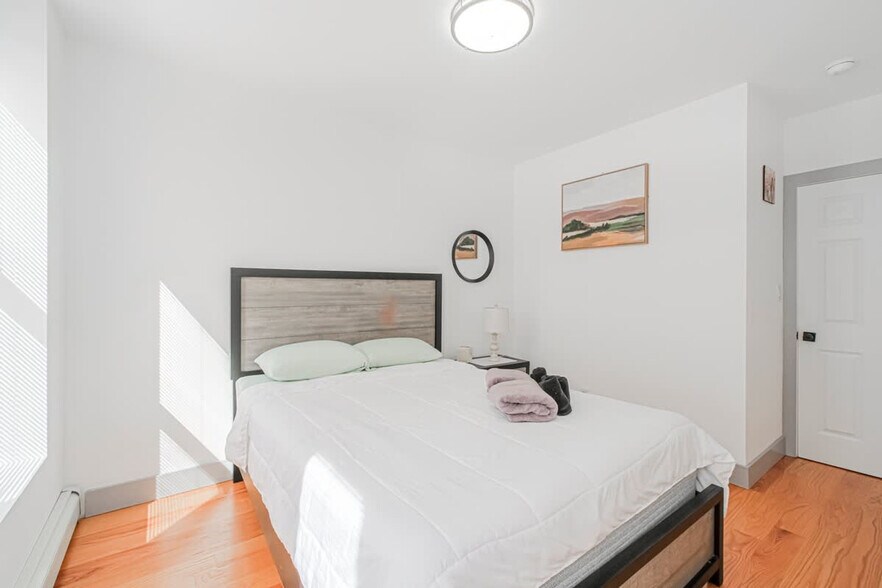 Building Photo - 479 Putnam Ave