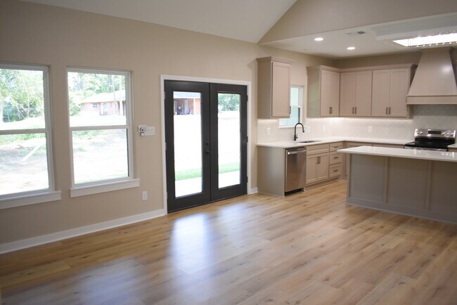 Building Photo - 2713 Sullivan Dr