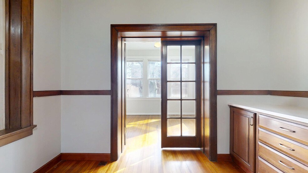 Building Photo - 3704 Fairview Ave