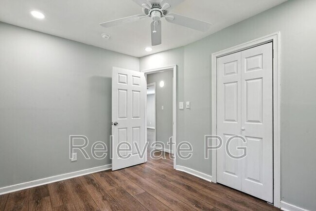 Building Photo - 1600 Glenside Dr