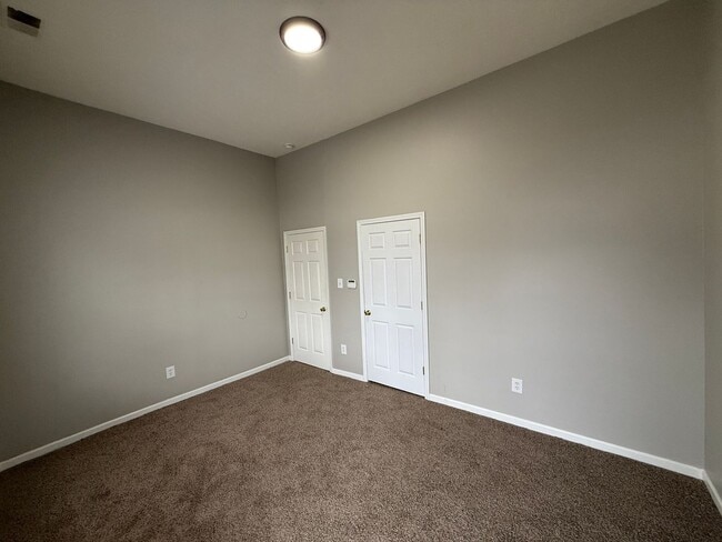 Building Photo - 3-BED 1-BATH SINGLE FAMILY HOME