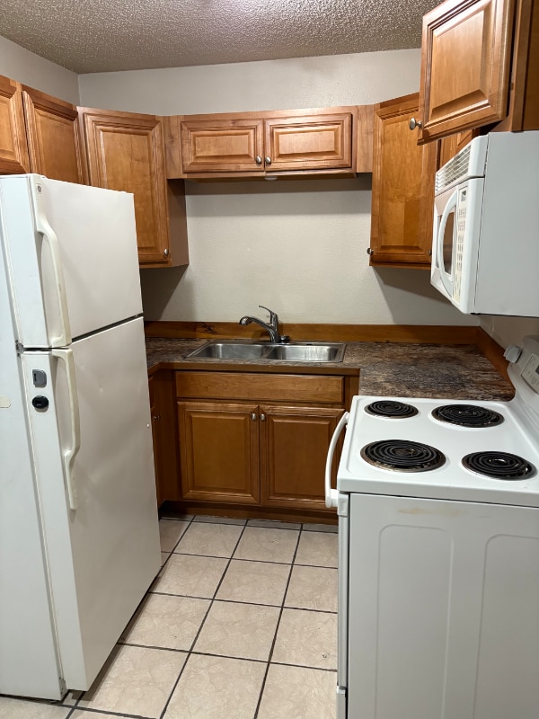 Building Photo - 190 Glenwood Dr