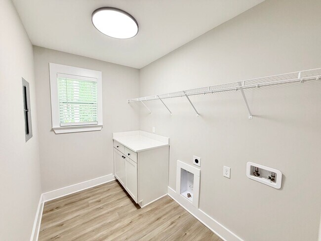 Building Photo - Stylish 3-Bedroom Home