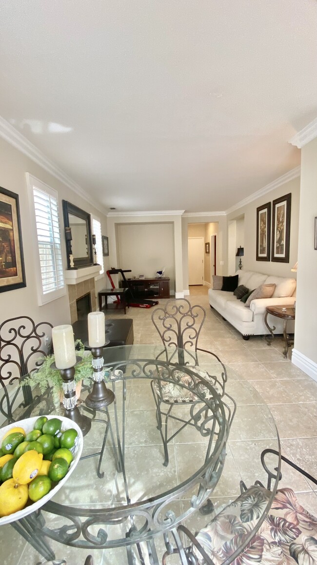 Building Photo - 2623 Sunshine Valley Ct