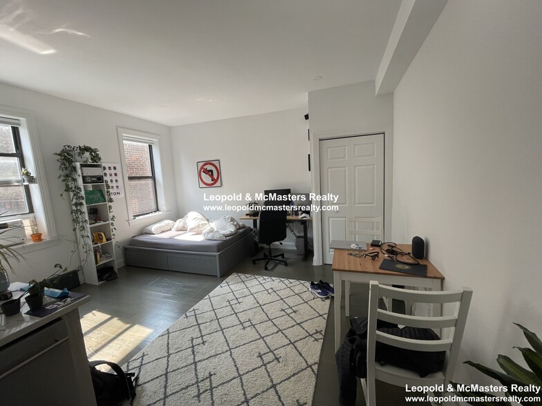 Primary Photo - 50 Queensberry St