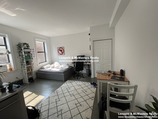 Building Photo - 50 Queensberry St