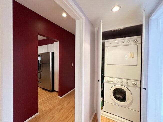 Building Photo - 1015 N Kings Rd