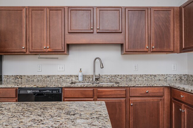 Building Photo - 312 Hawks Bluff Dr