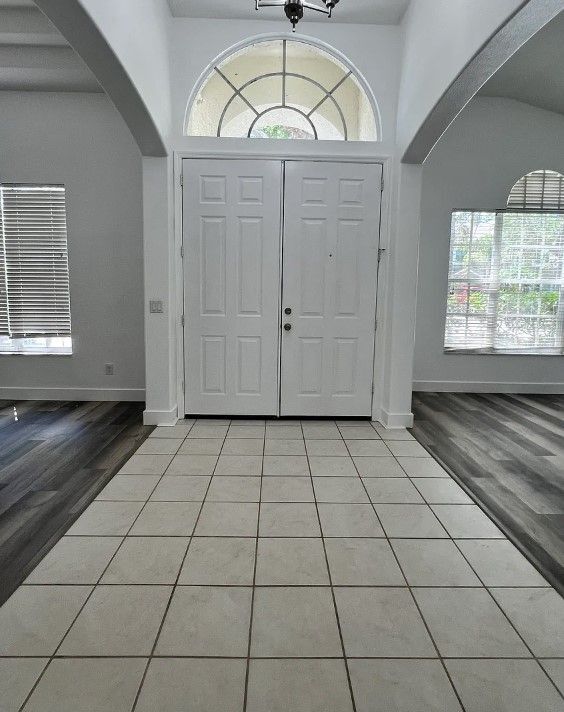 Building Photo - 1821 LONGVIEW Ln