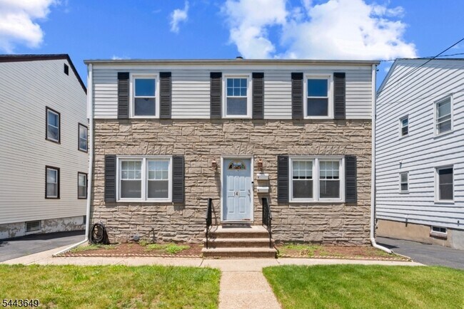 Building Photo - 145 6th St