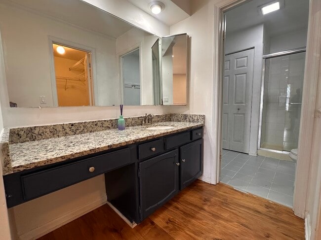 Building Photo - 263 Southwick Ct