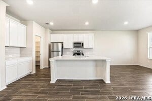 Building Photo - 2521 Ayers Dr