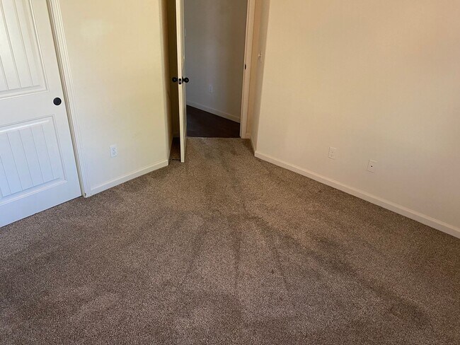 Building Photo - Lovely Home for rent in Visalia,Ca