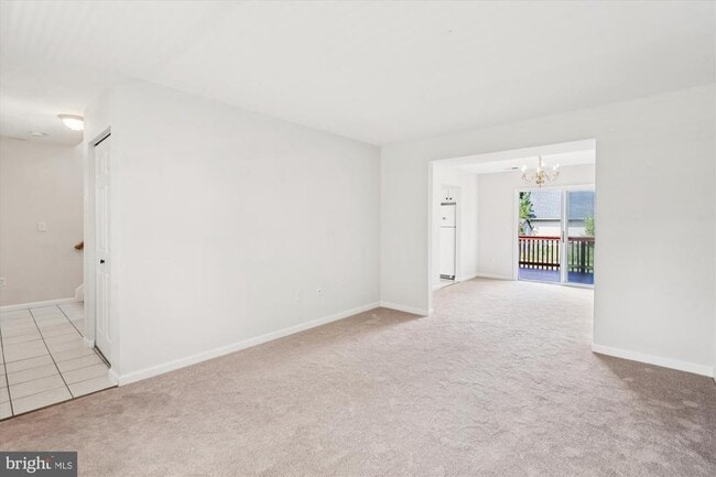 Building Photo - 1623 Chesapeake Ln