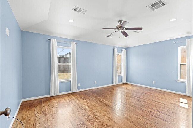 Building Photo - 1526 Adkins Rd