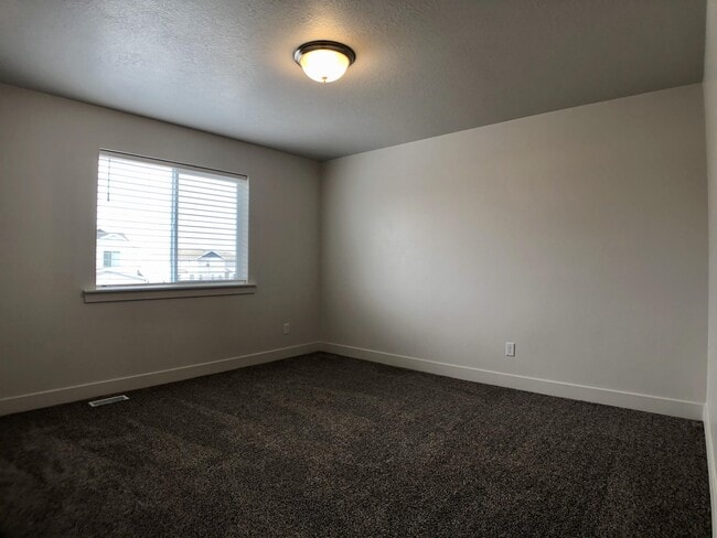 Building Photo - 437 S 1400 E