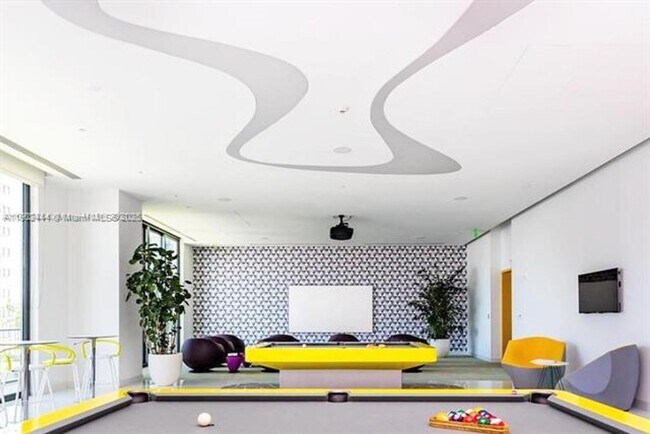 Building Photo - 501 NE 31st St