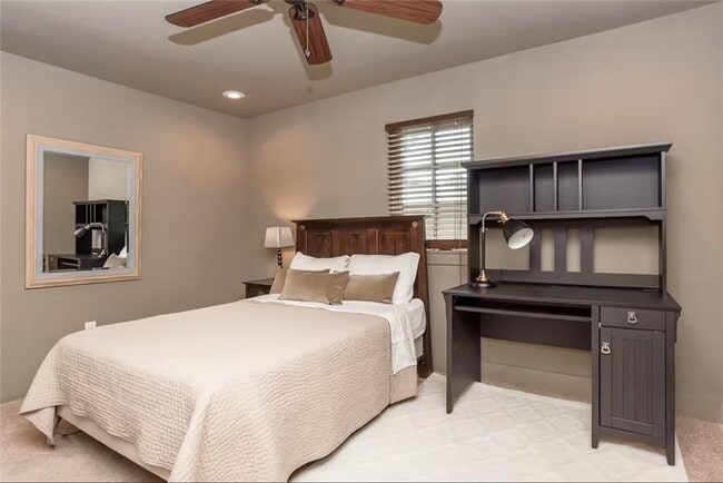 Building Photo - 303 NW F St