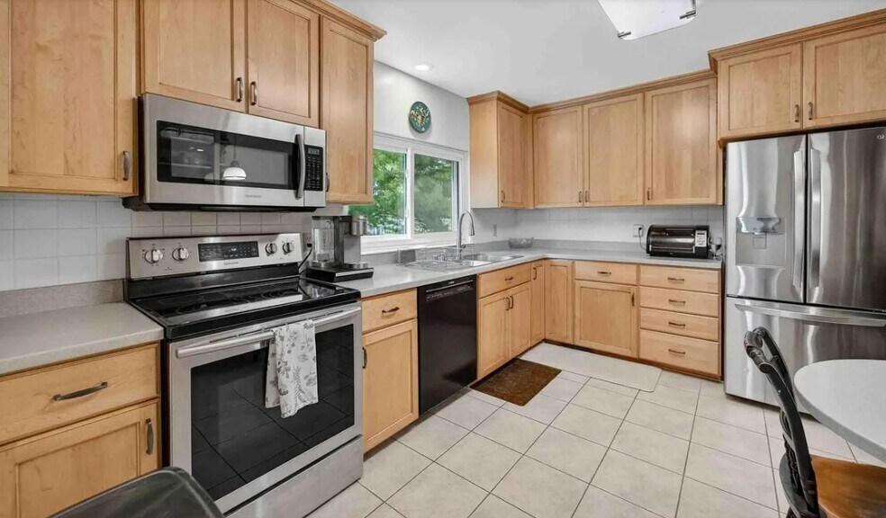 Kitchen - 19 Sugar Maple Trl
