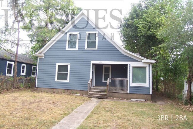 Primary Photo - 1470 N Summit Ave