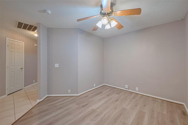 Building Photo - 4826 Cliffpoint Ct