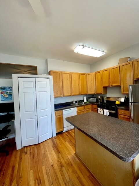 Building Photo - 1459 N Milwaukee Ave