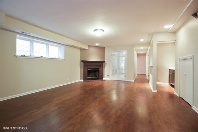 Building Photo - 2426 N Burling St