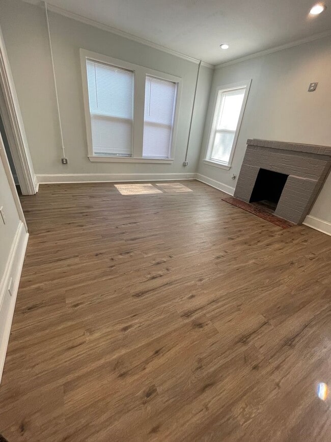 Building Photo - Completely Remodeled Home in Queensborough