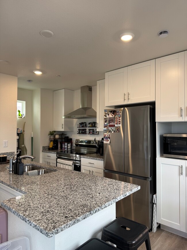 Building Photo - 10339 Vaughn Way